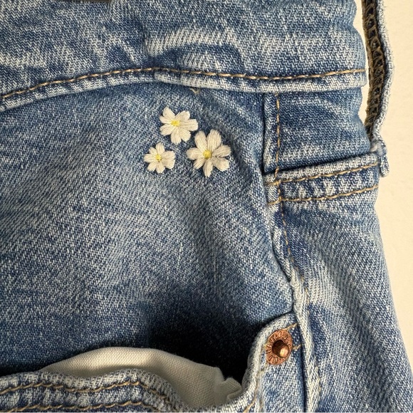 Old Navy Extra High Rise Sky Hi Wide Leg Jeans Daisy Embroidered Size 12 - Picture 10 of 12